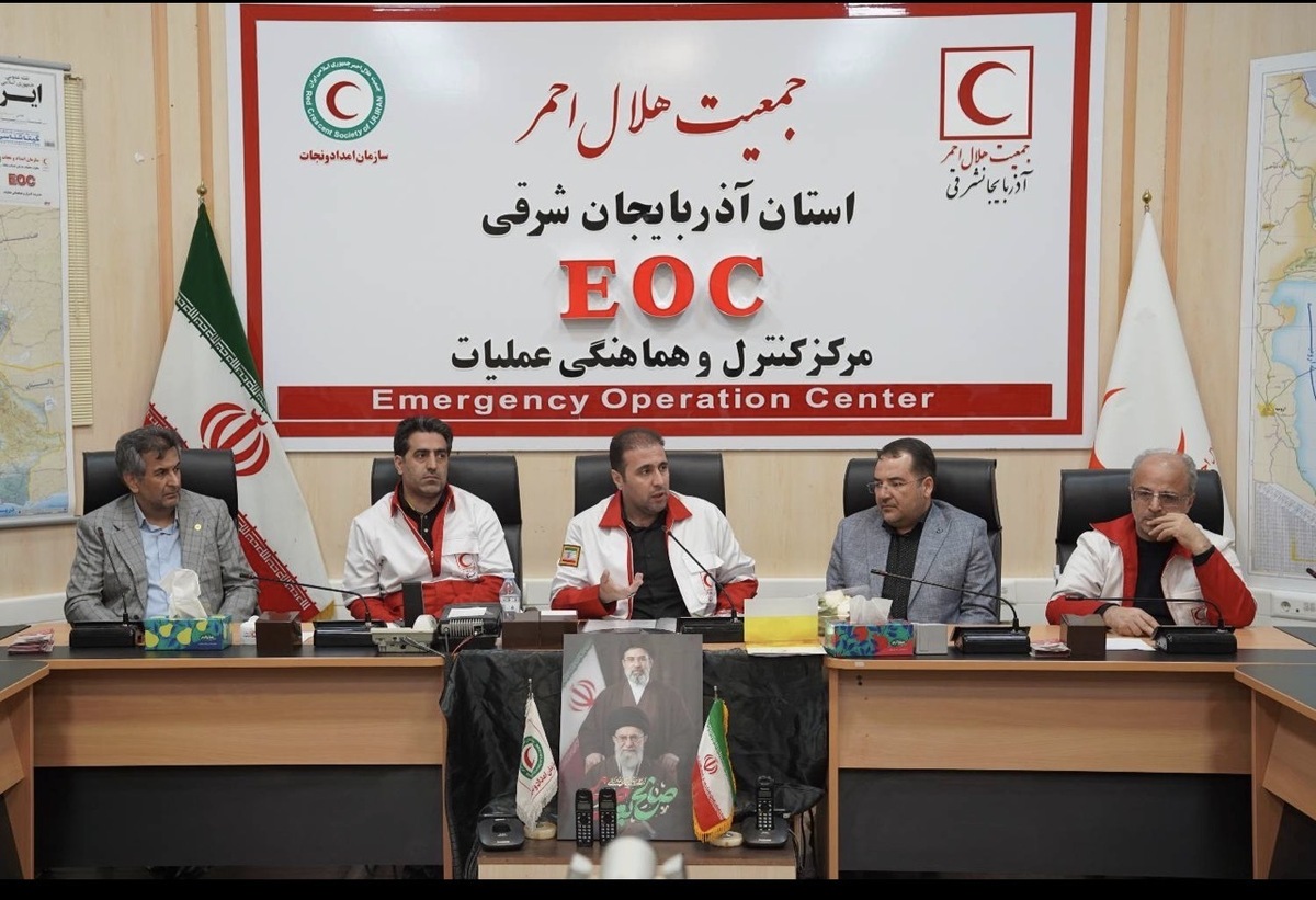 تجلیل بیمه البرز از ایثارگران هلال احمر در روزهای بحرانی استان آذربایجان شرقی تجلیل بیمه البرز از ایثارگران هلال احمر در روزهای بحرانی استان آذربایجان شرقی